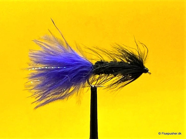 Wolliger Mistkerl mit violettem Schwanz