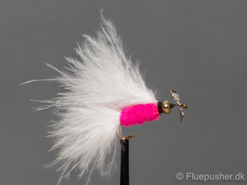 Rosafarbener Katzen-Whisker-Propeller mit weißem Schwanz